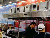   糖心视频在线观看2019年上海国际酒店用品展开展，引来不少游客围观